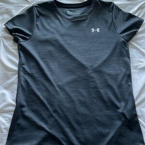 under armor work out t shirt, medium, grey